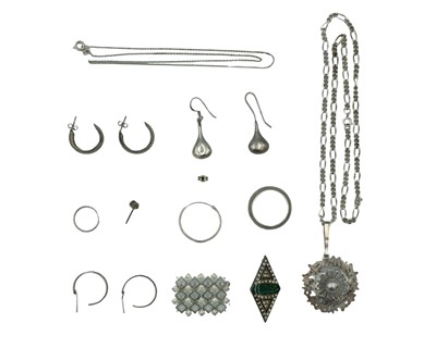 Lot 229 - A selection of silver and white metal jewellery.