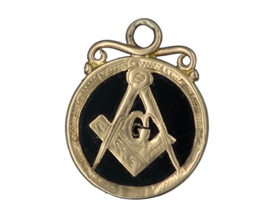Lot 596 - A 9k black onyx Masonic watch fob.