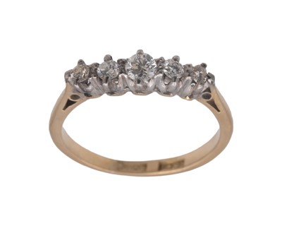 Lot 89 - An 18k and platinum diamond set five-stone ring.