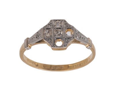 Lot 97 - An Art Deco 18k and platinum diamond set ring.