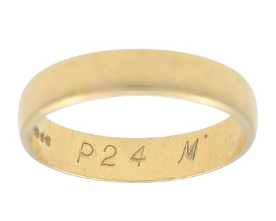 Lot 11 - A 22k hallmarked gold D-section band ring.