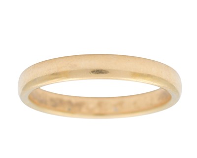 Lot 17 - An 18k hallmarked gold band ring.