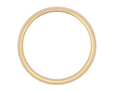 Lot 17 - An 18k hallmarked gold band ring.