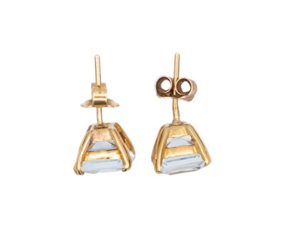 Lot 20 - A pair of good emerald-cut large aquamarine stud earrings, set in 18k gold.