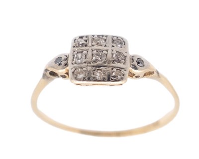 Lot 106 - An Art Deco 18k and platinum diamond pavé set ring.