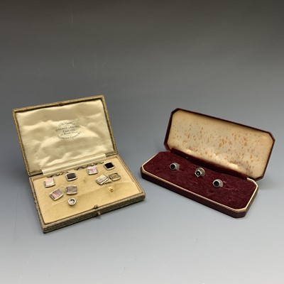 Lot 2496 - A mother of pearl and 18ct gold dress stud...