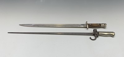 Lot 366 - A 1907 pattern Lee Enfield bayonet, by...
