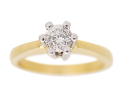 Lot 128 - An 18k yellow and white gold 0.50ct diamond set solitaire ring.
