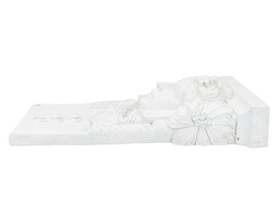 Lot 16 - An Art Deco style corbell.