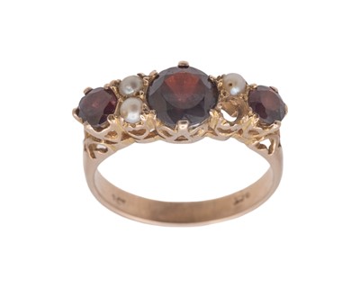 Lot 173 - A 9k garnet and pearl set ring.