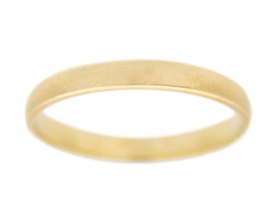 Lot 68 - An 18k hallmarked gold band ring.