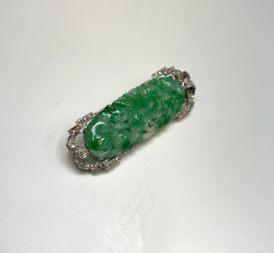 Lot 2519 - A fine 1920's style 18ct white gold brooch the...