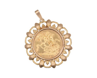 Lot 131 - A 1978 full sovereign gold coin in a 9k (tested) gold pendant mount.