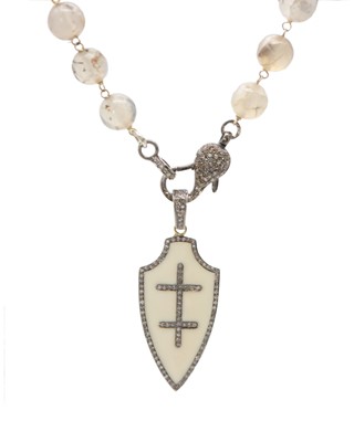 Lot 145 - An unusual heraldic style string of faceted agate beads with enamel shield/armoury.