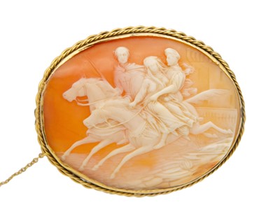 Lot 170 - A particularly fine 14k mounted oval shell cameo brooch.