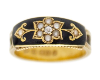 Lot 155 - A Victorian 15k gold and black enamel ladies' mourning ring, set with seed pearls.