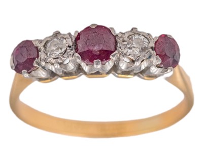 Lot 271 - An ruby and diamond five stone ring, set in 18k and platinum.