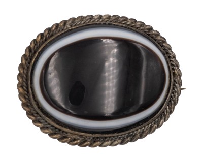 Lot 200 - A Victorian gold-mounted oval banded agate brooch.
