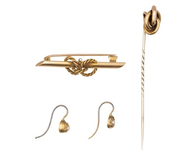 Lot 28 - Three Victorian gold jewels.