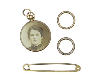 Lot 225 - A selection of gold jewels.
