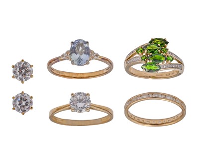 Lot 251 - A selection of 9k rings.