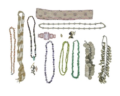 Lot 184 - A selection of costume jewellery.