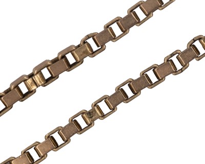 Lot 267 - A 9k gold box chain.