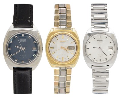 Lot 671 - SEIKO - three Seiko automatic gentleman's 17 jewel wristwatches.