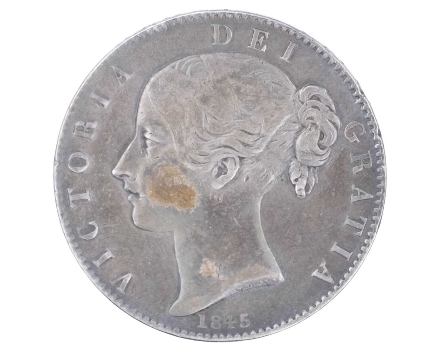 Lot 4 - GB - Victoria, 1845 silver crown.