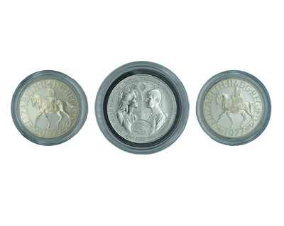 Lot 17 - Three QEII Royal Commemorative .925 silver proof crown coins, cased with certificates.