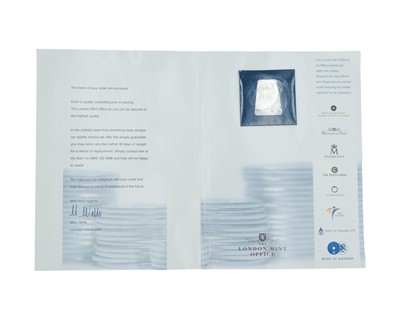 Lot 18 - GB - A collection of 11 QEII £5 special issue crown coins, a 2013 definitive coin set, and a 2012 coin set.