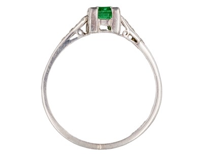Lot 11 - An Art Deco emerald and diamond ring, set in platinum.