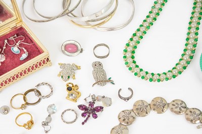 Lot 242 - A large selection of costume jewellery.