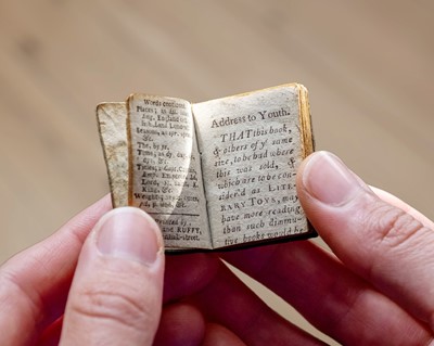 Lot 2 - (Miniature) [Daniel Defoe]