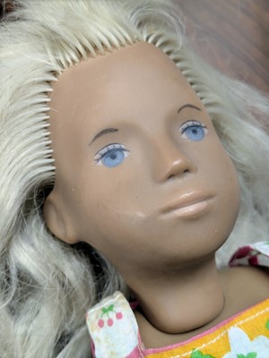 Lot 9 - Two vintage Sasha dolls.
