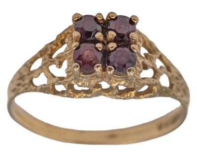 Lot 189 - A 9k garnet set four-stone ring.