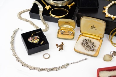 Lot 197 - Shakira Caine's 'Treasures Of The Aegean' necklace.