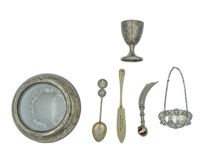 Lot 62 - A selection of silver and white metal wares, including a Chinese silver pedestal cup by Wang Hing.