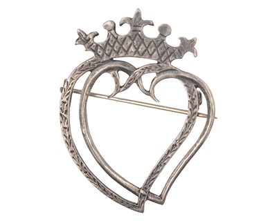 Lot 208 - HAMISH DAWSON BOWMAN - A Scottish silver Luckenbooth brooch.