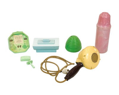 Lot 330 - A collection of Art Deco Bakelite in shades of mint green.