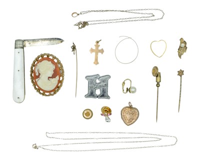 Lot 192 - A selection of jewellery, and a mother-of-pearl folding pocket knife with silver blade.