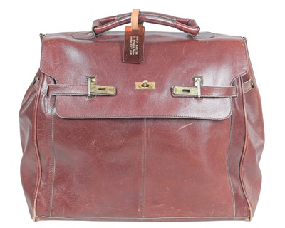 Lot 625 - An oxblood leather travel bag.