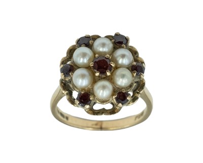 Lot 62 - A 9k garnet and cultured pearl set cluster ring.