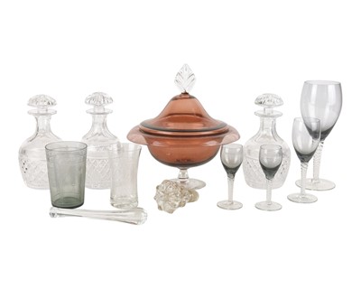 Lot 681 - Mixed glassware.