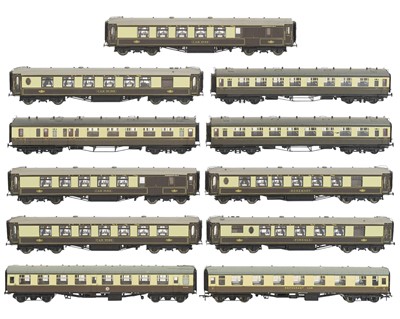 Lot 321 - GWR ‘OO’ gauge coaches x11.