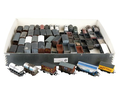 Lot 312 - ‘OO’ gauge wagons x65.