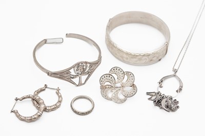 Lot 234 - A selection of silver jewellery.