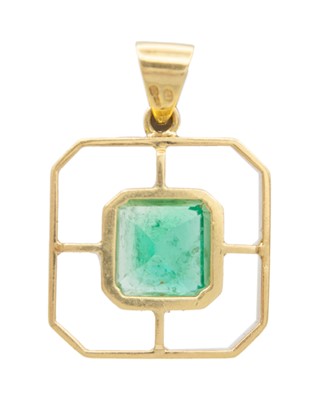 Lot 42 - A good modern 18k emerald set pendant.