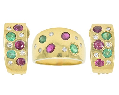 Lot 66 - A modern high-purity gold etoile set diamond, emerald and ruby set band ring and earring suite.