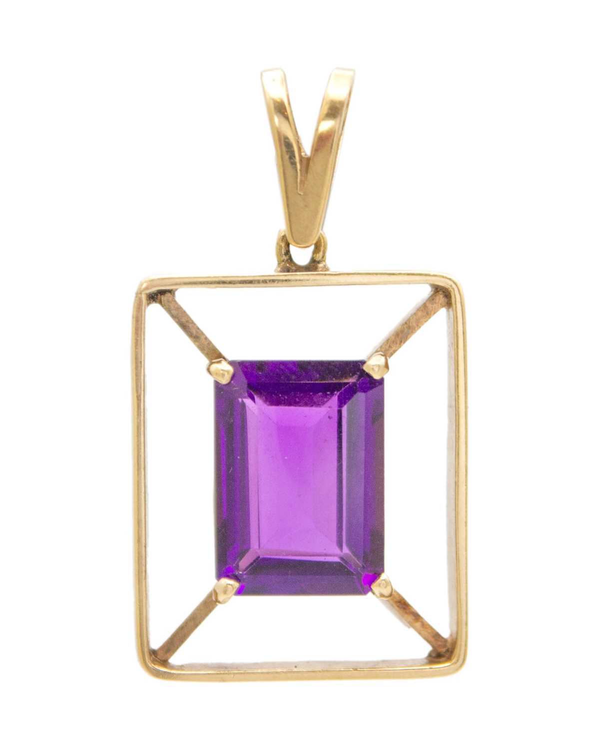 Lot 18 - A gold rectangular step-cut amethyst set pendant.